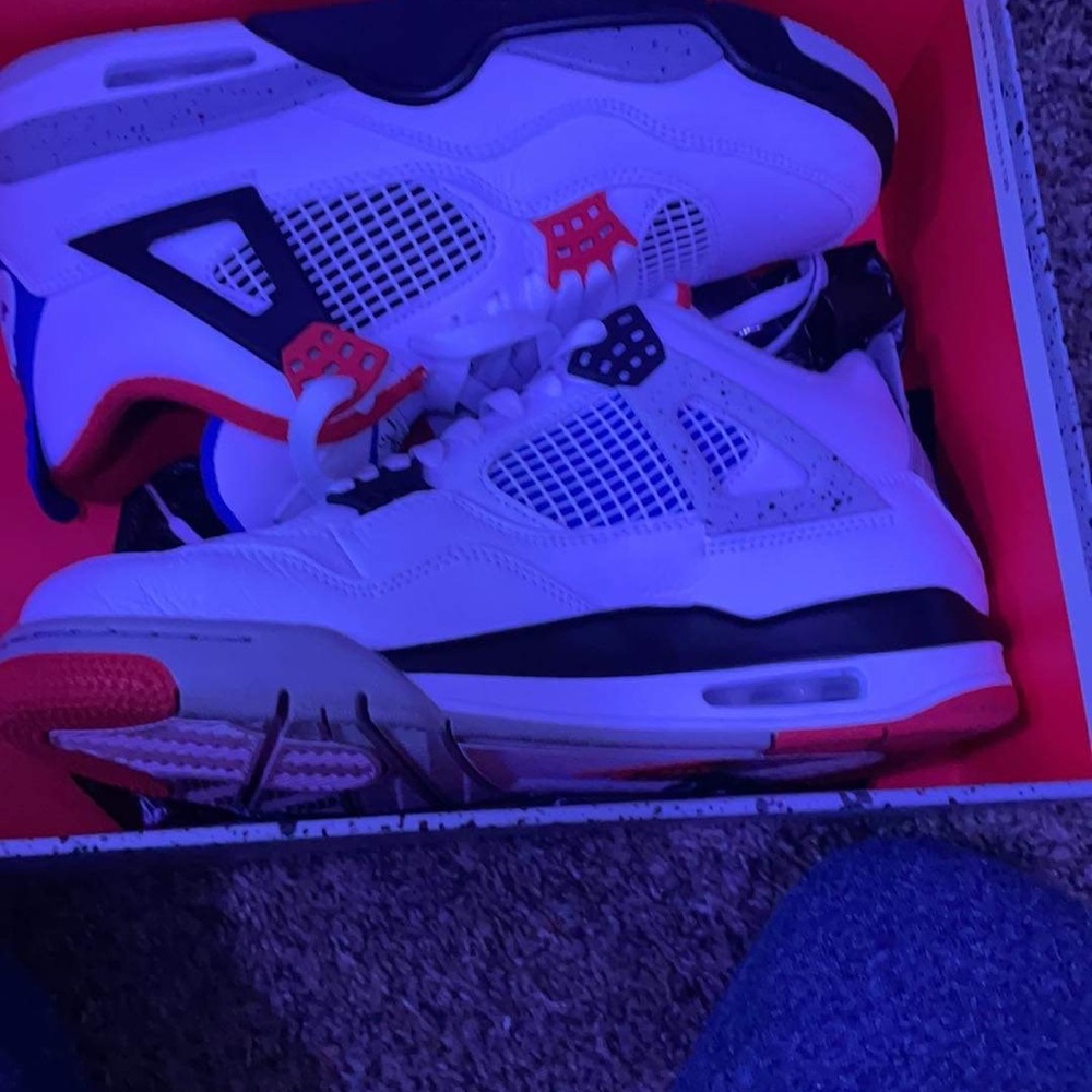 Retros - Picture 9 of 16